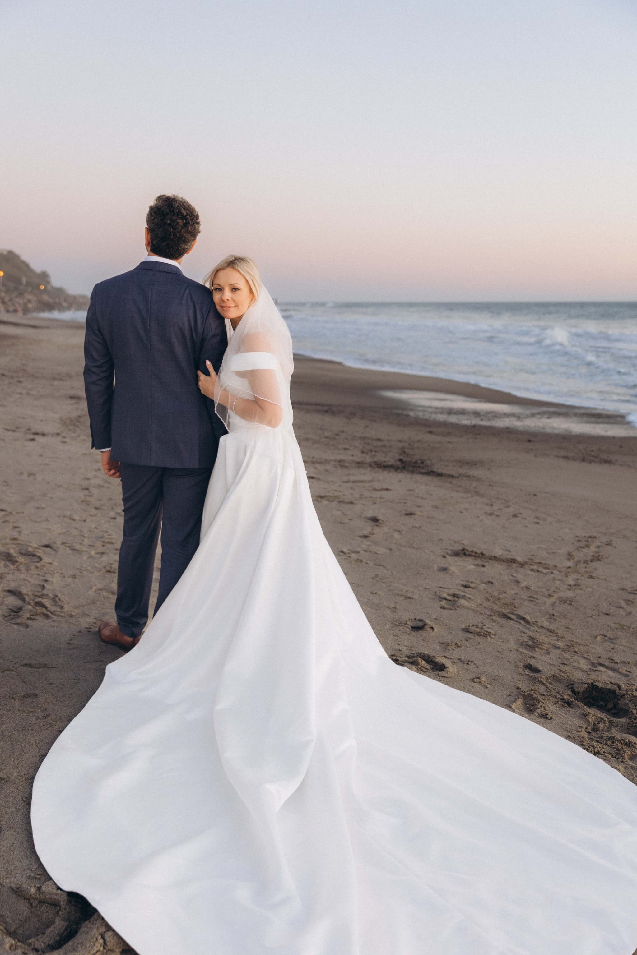 Golden Hour Wedding Photos: How to Plan Your Day Around the Best Light