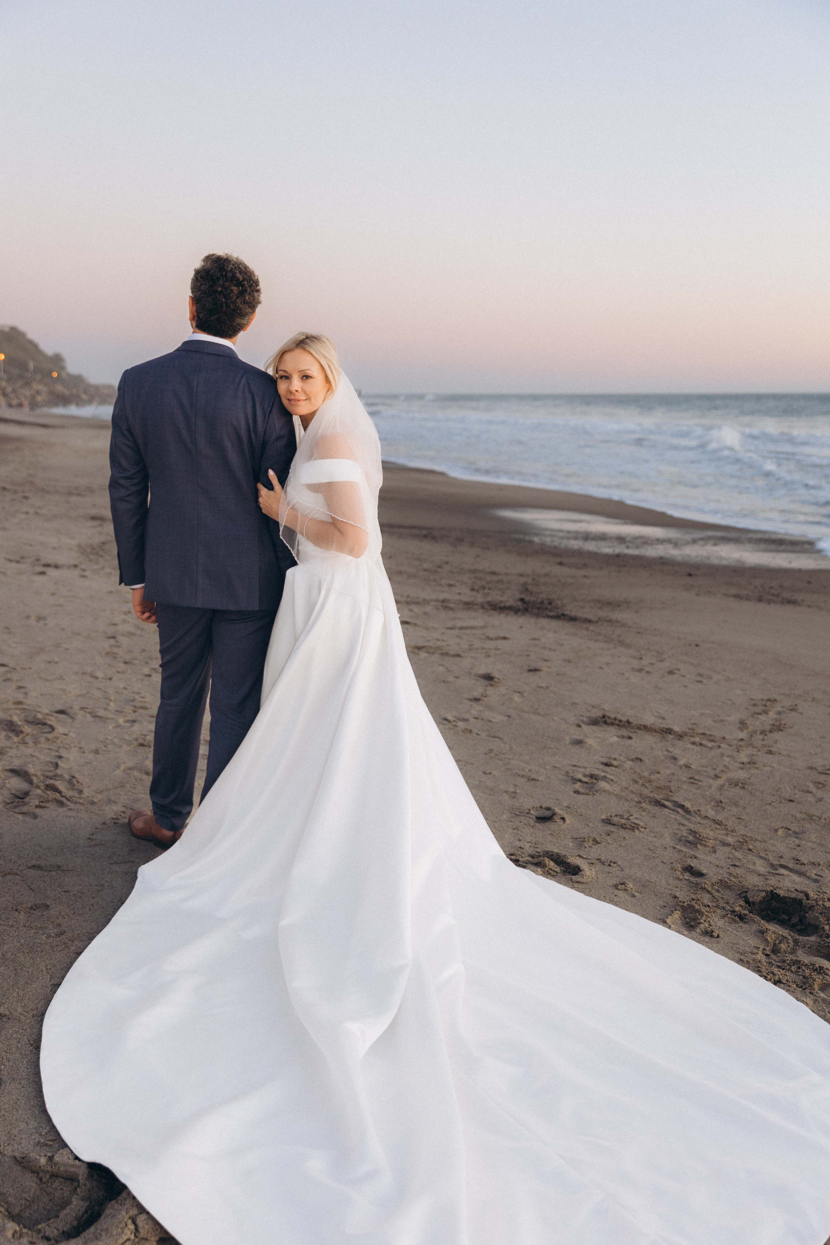 Golden Hour Wedding Photos: How to Plan Your Day Around the Best Light